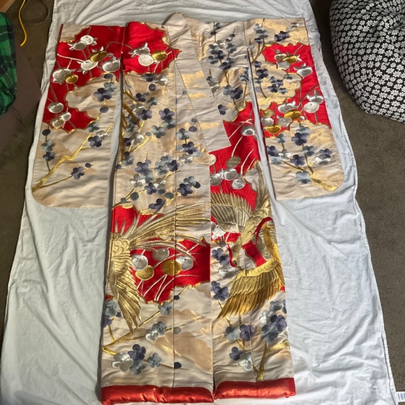 Traditional Japanese Bride Wedding Kimono Uchikake - Picture 4 of 15